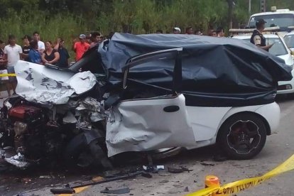 En el auto Chevrolet blanco, que conducía Jonathan Muñoz, habrían encontrado varias latas de cerveza.