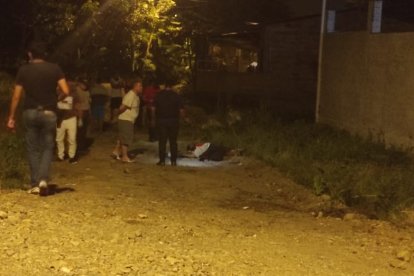 Se asomaron los curiosos, pero nadie quiere decir nada por ‘culillo’.