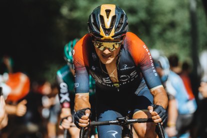 El ciclista ecuatoriano perdió la maglia rosa tras finalizar la etapa 19.