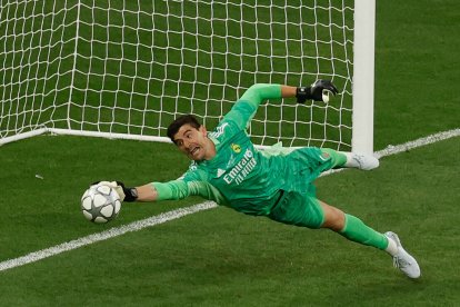 Thibaut Courtois salvó varias veces al Real Madrid, en la final de la Champions League.