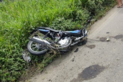 El accidente involucró una motocicleta y una camioneta. Los fallecidos se movilizaban en el vehículo de dos ruedas.