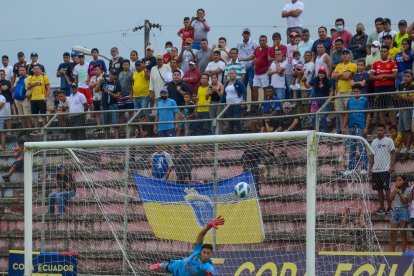 El golero Luis Zambrano fue la figura del Bonita Banana al detener el penal número 42 de la serie ante Libertad FC.