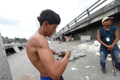 No le temen a los desalojos, igual vuelven con sus cosas y se instalan para seguir ‘vacilando’.