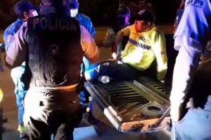 Los delincuentes se movilizaban en una motocicleta. Se les llevaron celulares y las llaves de la camioneta de la institución.