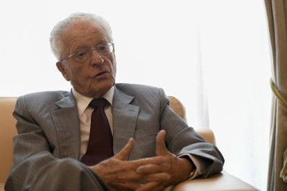 El nuevo embajador de Ecuador en Madrid, Andrés Vallejo, mantiene una entrevista con la Agencia EFE, en Madrid. España puede ayudar mucho a Ecuador con "asesoramiento y entrenamiento de personal" de prisiones y de seguridad publica, "y también con tecnología, que es fundamental", resalta el nuevo embajador del país sudamericano en Madrid. EFE/ Victor Lerena