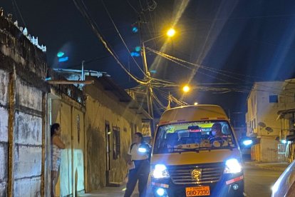 La mayoría de conductores empiezan sus recorridos cuando todavía está ‘la negra’