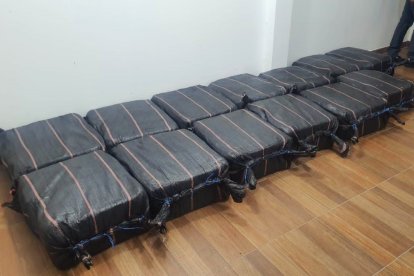 la droga estaba en sacos escondidos bajo el piso de dos viviendas de una ciudadela de La Aurora, en Daule.