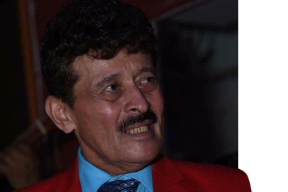 LEONARDO ENRIQUE VEGA, CANTANTE ECUATORIANO |