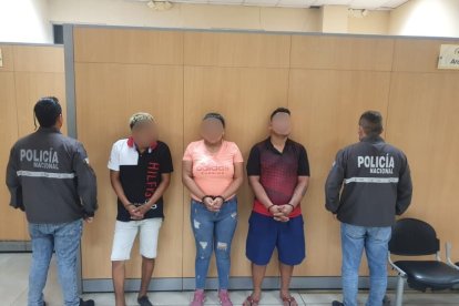 Entre los detenidos hubo una mujer. Los sospechosos cometían los asaltos en Durán y Samborondón.