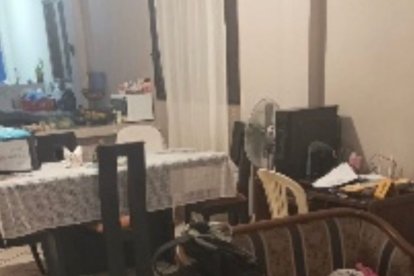 Una de las víctimas quedó tendida junto a un mueble.