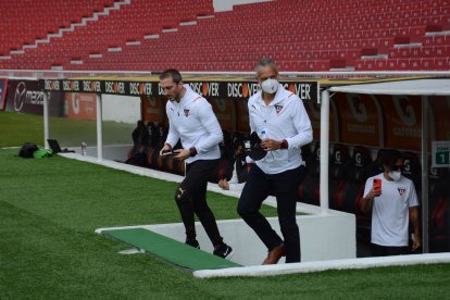 Luis Zubeldía analiza con la dirigencia el sumar refuerzos en su objetivo de ser campeón con los albos.