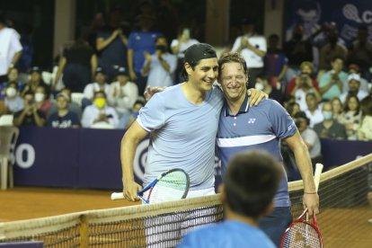 Nico Lapentti y David Nalbaldián disfrutaron durante el encuentro en el que demostraron que todavía mantienen la calidad.