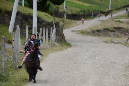 Joel demora hasta 40 minutos en ir desde su casa hasta la escuela.