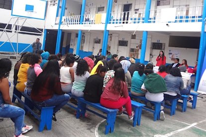 En la cárcel de Tulcán buscan hacer más llevadera la vida de los presos, especialmente venezolanos.