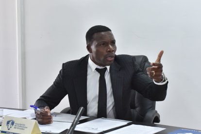 Carlos Tenorio lleva un año y tres meses como presidente de la AFE, institución que recibió sin documentación de respaldo.