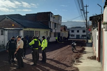 Miembros de la Policía Nacional hicieron el levantamiento del cadáver.