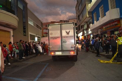 La víctima sería oriunda de Manta y fue asesinado fuera del Mercado Central de Ambato.