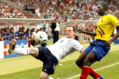 El exzaguero ecuatoriano Giovanny Espinoza (d) fue titular en la Tricolor, durante el Mundial de Alemania 2006.