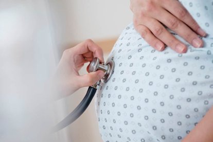 Descubren cómo las embarazadas crean "superanticuerpos" para proteger al bebé