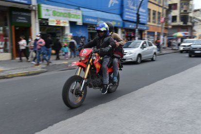 Según la ANT, habrá excepciones que deberán cumplirse para que en una moto pueda viajar más de una persona.