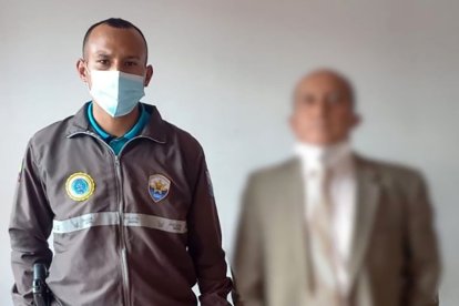 El sospechoso laboraba en la Fiscalía del Azuay y renunció a su cargo tras su detención acusado de delito sexual.