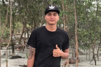 Tres sujetos que se movilizaban en un vehículo de color negro fueron los autores del crimen.