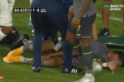 Gonzalo Plata salió lesionado a los 83 minutos del duelo ante Cabo Verde, tras sufrir una lesión en el área.