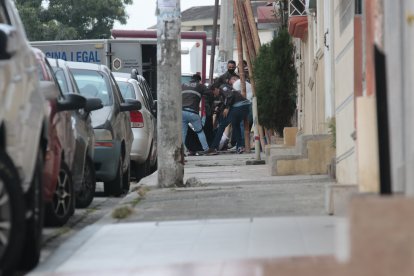 En Sauces 7 un hombre fue atacado a tiros dentro de su automóvil.