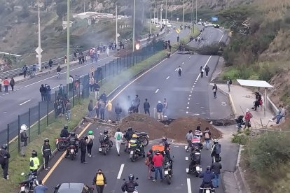 El paro empezó muy temprano con el cierre de las vías.