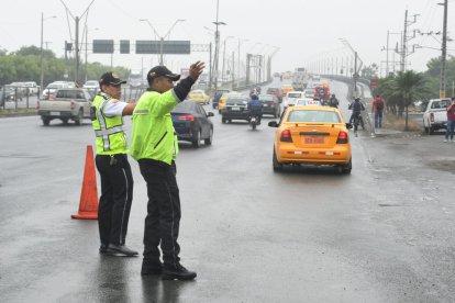 El puente de la Unidad Nacional, que conecta Guayaquil y Durán se encuentra habilitado.