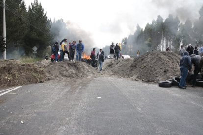 Se reporta el cierre de vías en varias provincias del país.