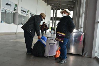 Milton y su esposa debieron alargar sus vacaciones en Ambato.