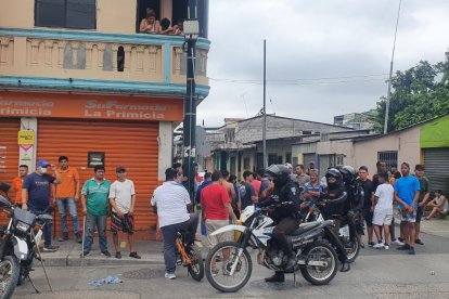 Varios propietarios de negocios aseguraron que delincuentes intentaron robar.