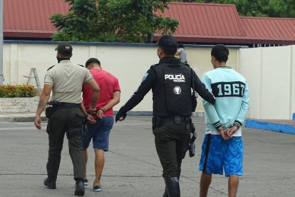 Los detenidos registran antecedentes penales, según refirió un agente policial.