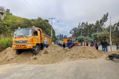 Algunas vías aún permanecen obstaculizadas.