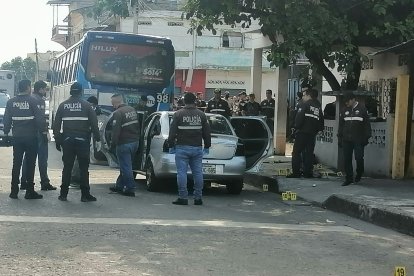 En el sitio, agentes policiales recabaron 19 indicios balísticos.