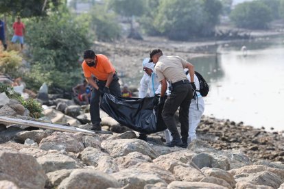 Al momento de revisar el cadáver, los agentes policiales se percataron de que tenía dos heridas de bala.