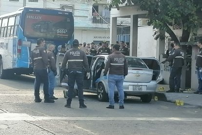 Las víctimas viajaban en este auto. Se hallaron 19 indicios balísticos.