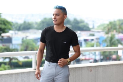 Luis Higuera, cantante salsero de 20 años, promociona su canción