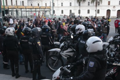 La marcha salió de la Universidad Central y agrupó a estudiantes, sindicalistas y otros grupos que participaron en el cuarto día de paralización.