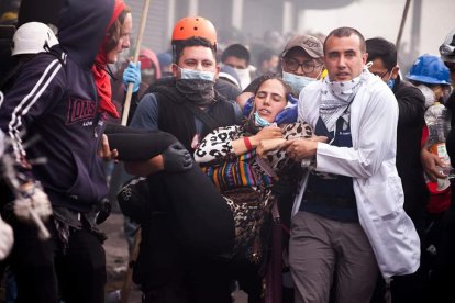 Laura Carrión se desmayó luego de recibir el impacto de un proyectil en  el cráneo.