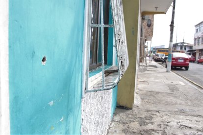 Las huellas de la balacera quedaron en las paredes de este inmueble.