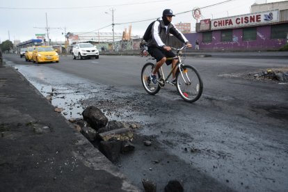 Los vehículos circulan con normalidad y los negocios empiezan a abrirse nuevamente.