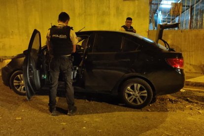 El vehículo fue localizado en abandono, en el populoso complejo habitacional, al noroeste del Puerto Principal.