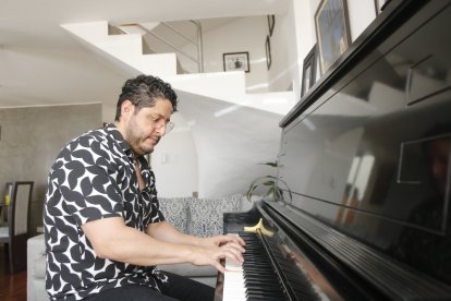 El músico se siente afortunado de que la profesión que eligió no caduque como la de los futbolistas que deben retirarse.