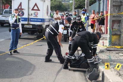 Familiares del occiso llegaron al lugar para corroborar que se trataba de su ser querido.