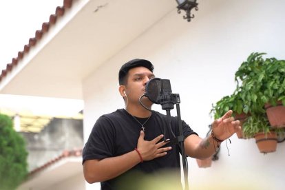 Zunio es uno de los dos representantes ecuatorianos en el reality de canto.