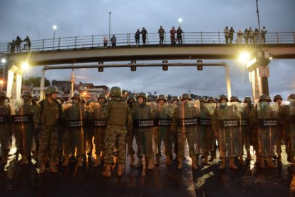 Un grupo de militares pretendió pasar a Machachi, pero los protestantes no les permitieron. Algunos vías del sur fueron cercada.