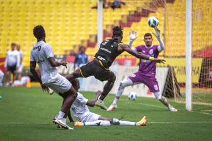 Barcelona hizo una práctica con 9 de Octubre el fin de semana.