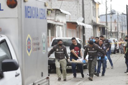 El agente fue trasladado al Laboratorio de Criminalística y Ciencias Forenses.